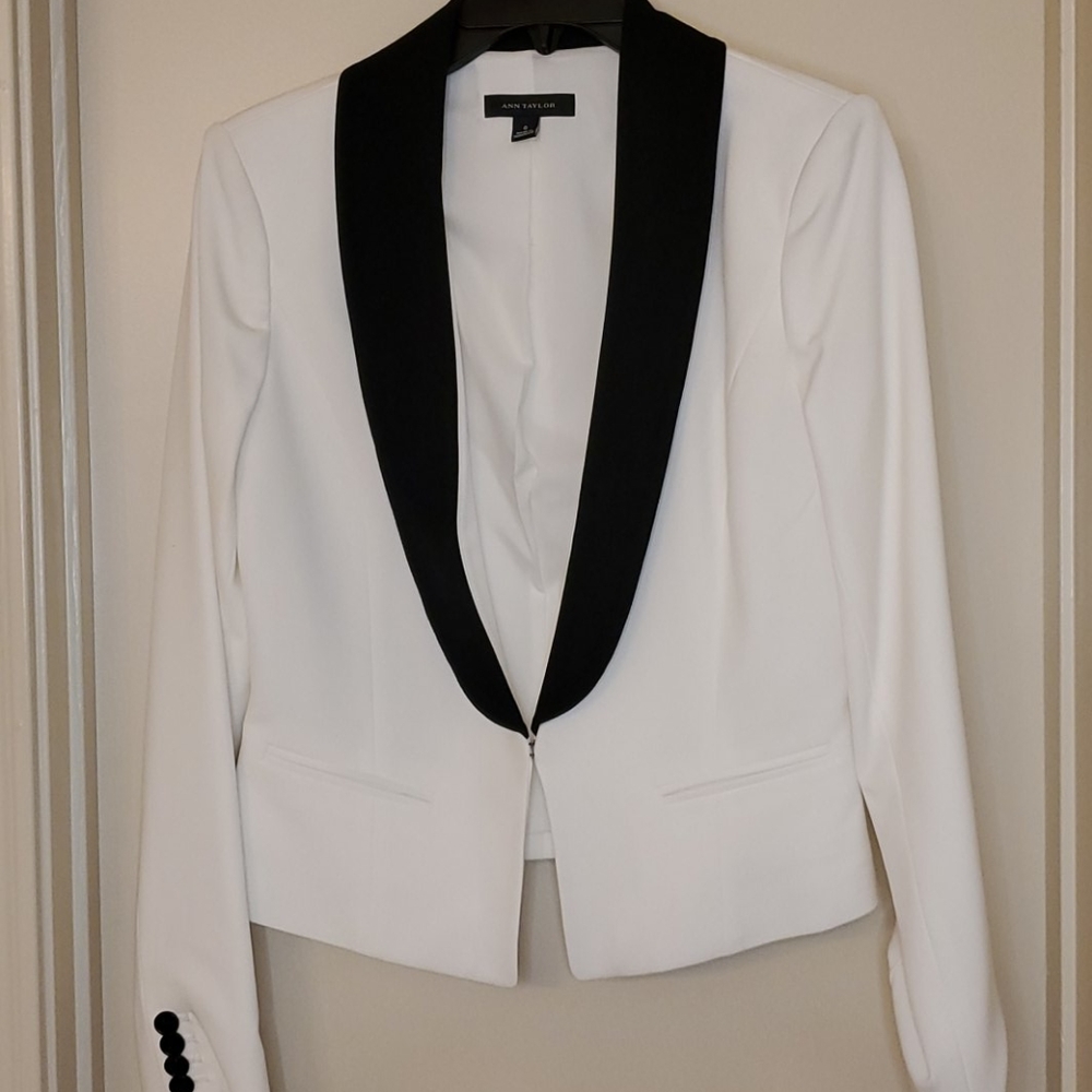 Ann Taylor white and black blazer